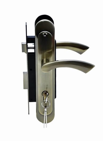 Yale Classico Lockset with Ali Handle